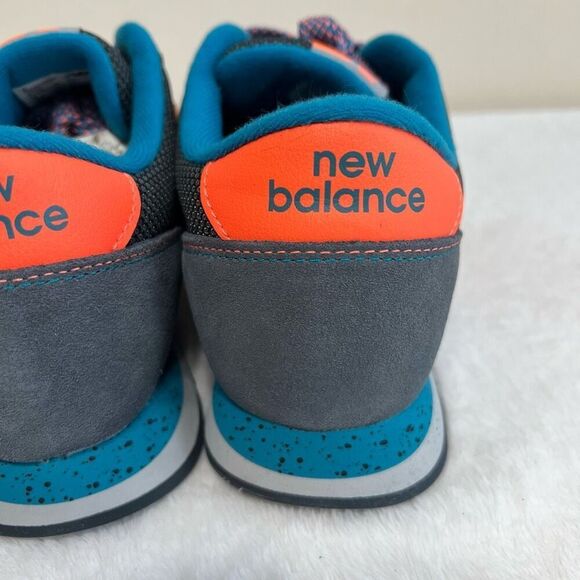 NEW BALANCE Classic Traditionnels Shows Grey and Neon Orange 9 Men NEW - Picture 5 of 10